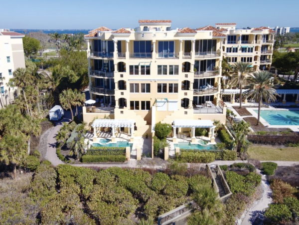 Ultra Posh South end Condo with Private Pool and Spa